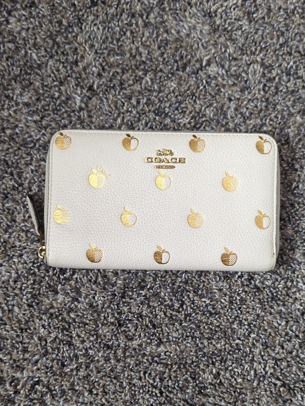 Coach Accordion Zip Wallet with Apple Print (C2032-857)